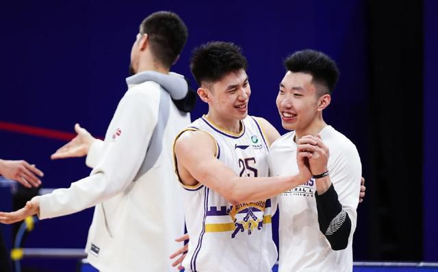 “尤其在每年这个时候，我特别想强调的是俱乐部基金会所做的工作。